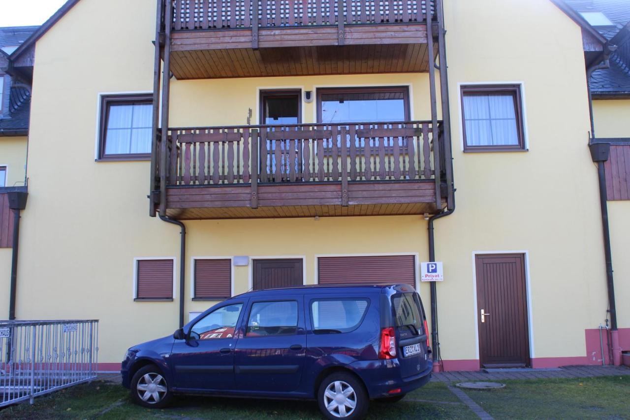 Dachspitze Mit Tiefgaragenstellplatz Und Skiraum